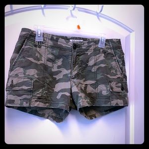 Old Navy Camo Shorts, size 8